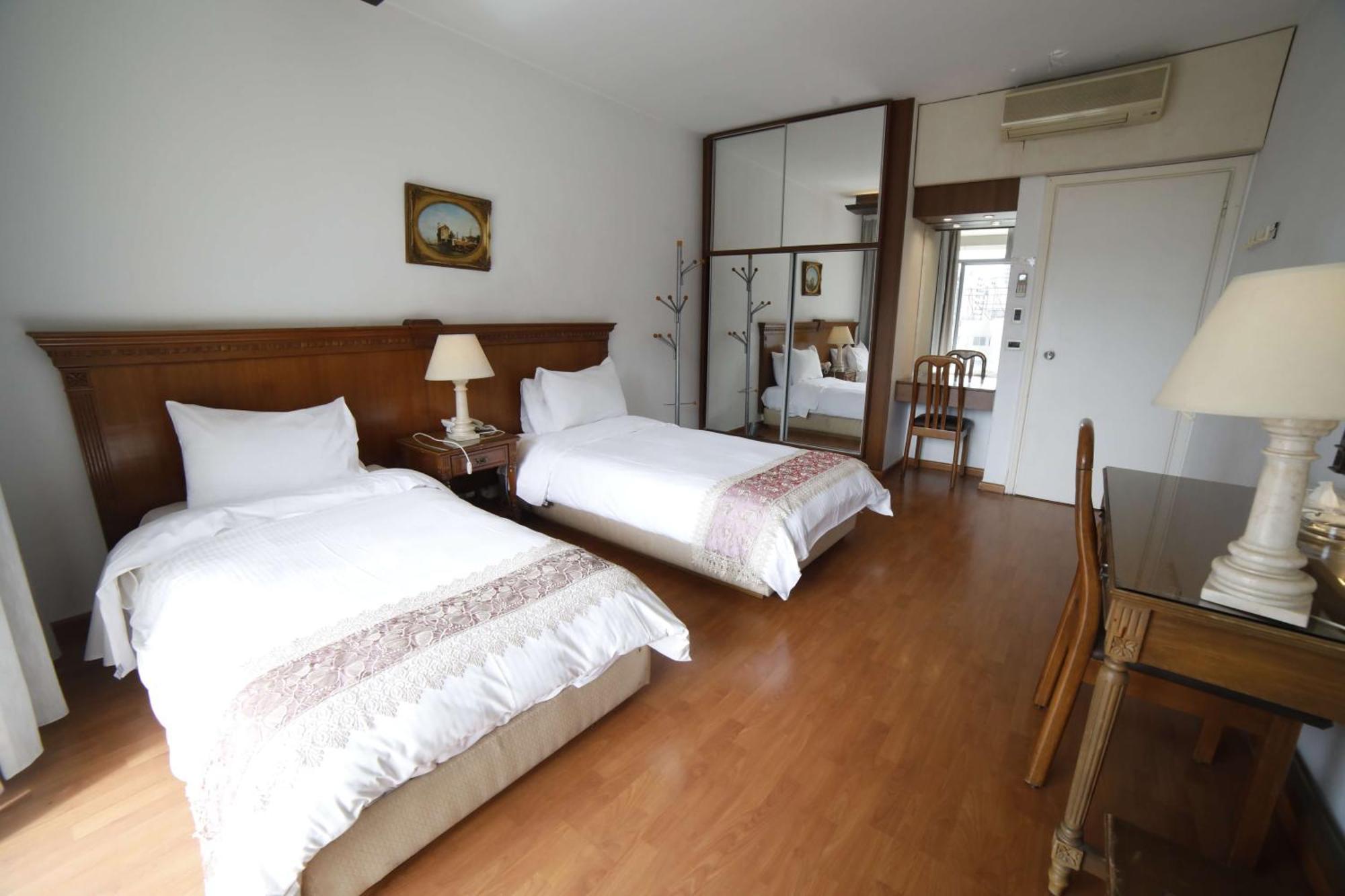 Holiday Home Suites Beirut Exteriör bild