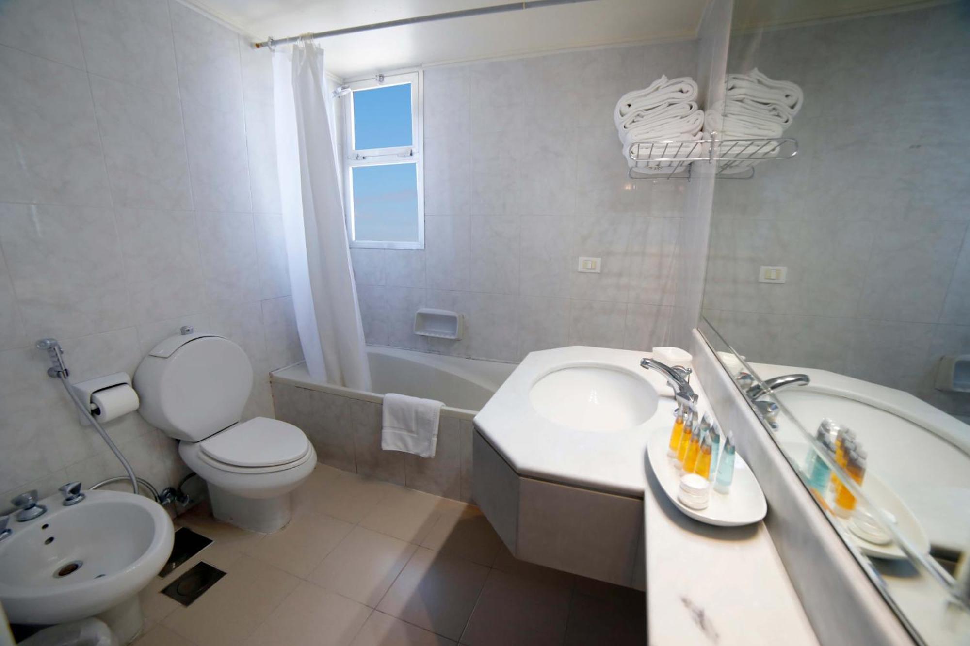 Holiday Home Suites Beirut Exteriör bild
